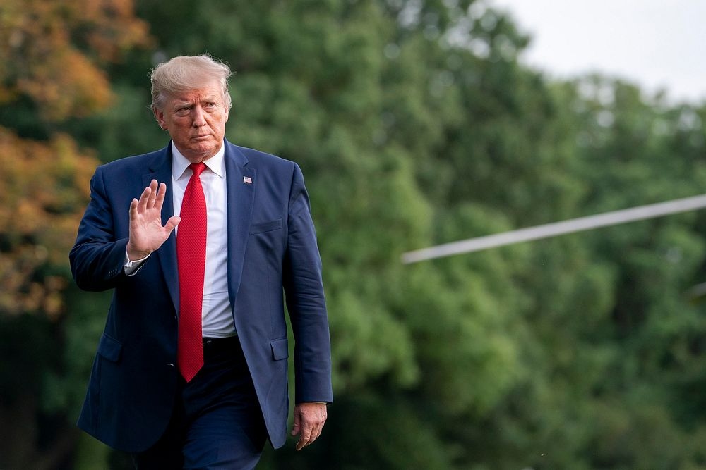 Trump Mobile predstavio zlatni smartphone za 499 dolara i s nemoguće dobrim specifikacijama