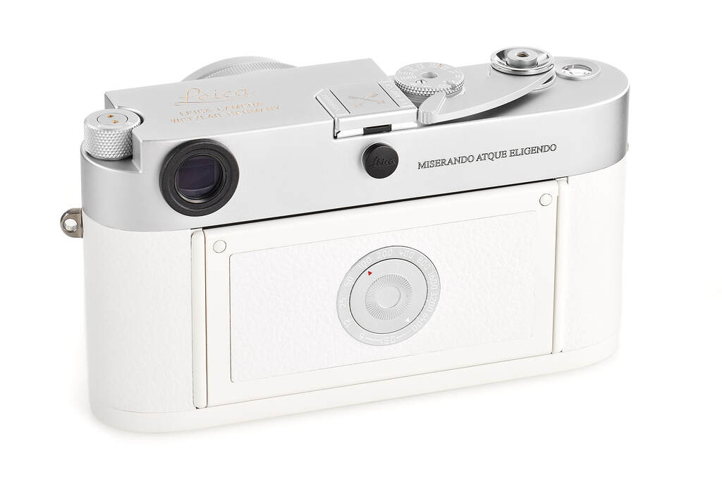 Jedinstveni Leica fotoaparat pape Franje na humanitarnoj dražbi