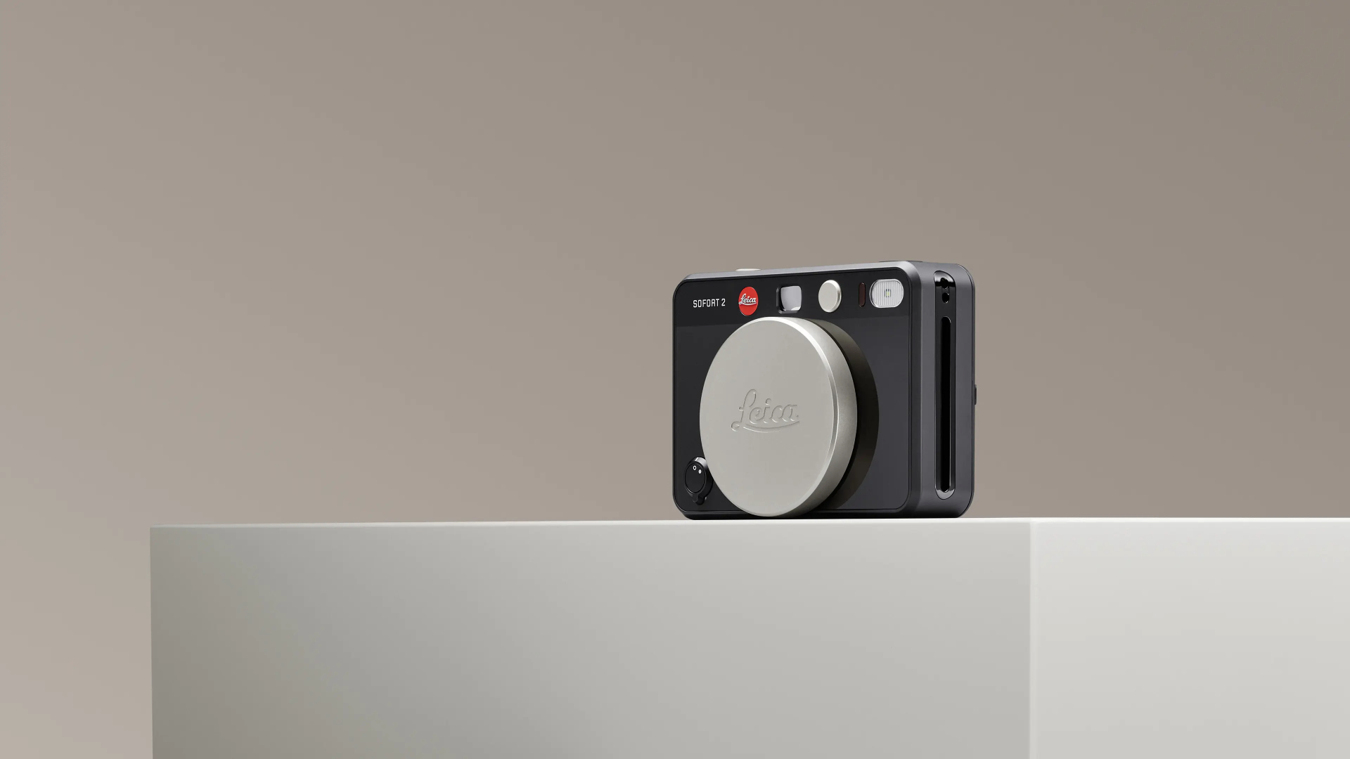 Leica slavi 100 godina fotografije s posebnim modelom SOFORT 2