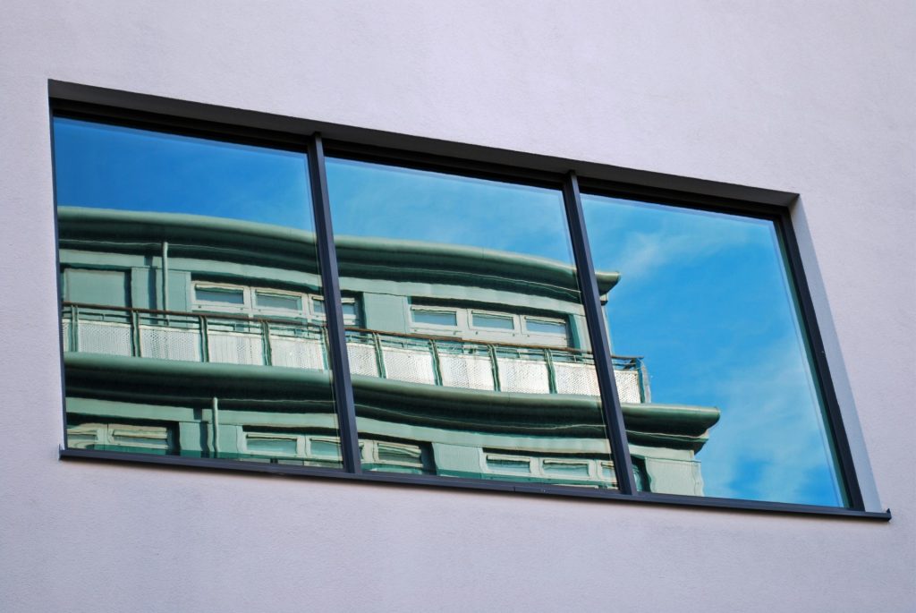 Photoshop 2026 napokon uklanja refleksije sa stakla: kako radi novi AI alat
