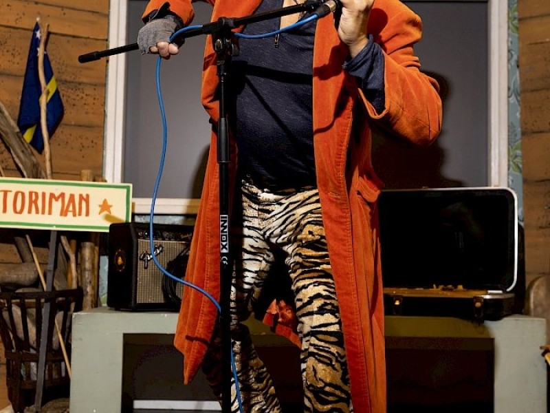 Meneer Anansi, Volkskrant;Renate Beense