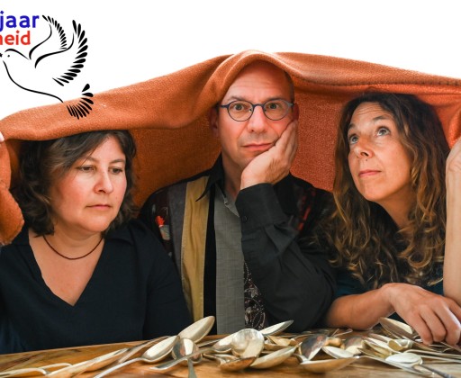 KLezmer-Society-Anna-is-er-nog-Promo-fotometlogo-Fotograaf-Marina-Marincovik-scaled