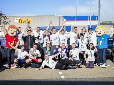 Het team van Websteen die meedeed aan de Wolfskamerloop