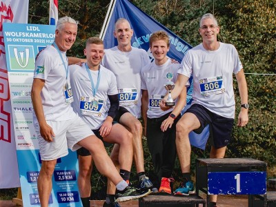 Het team van Websteen die meedoen aan de Wolfskamer loop 2022