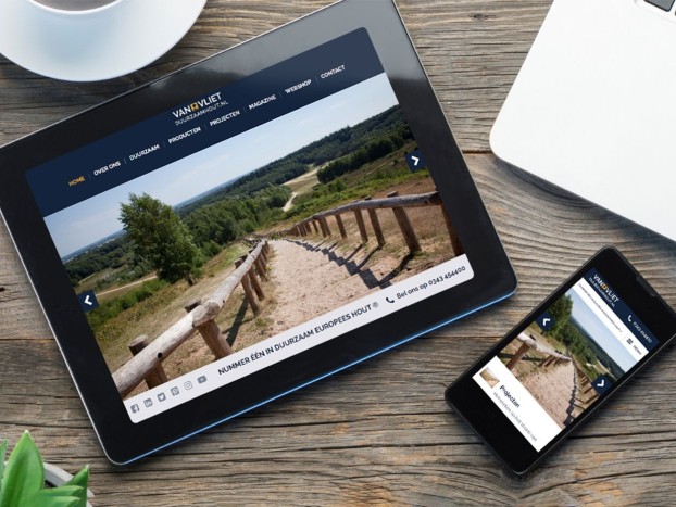 Tablet en telefoon met de website duurzaamhout.nl in beeld