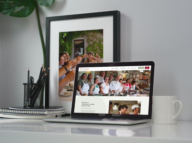 Laptop met de website van Tuscookany in beeld