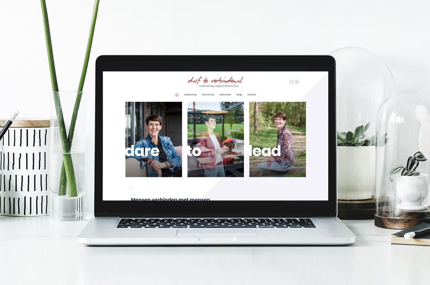 Laptop met de website durfteverbinden.nl in beeld