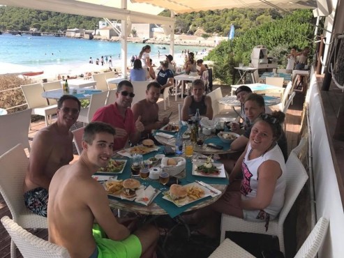 Medewerkers van Websteen tijdens hun trip naar Ibiza.