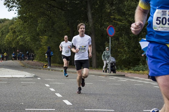 Medewerkers van Websteen aan het hardlopen tijdens de Wolfskamerloop.