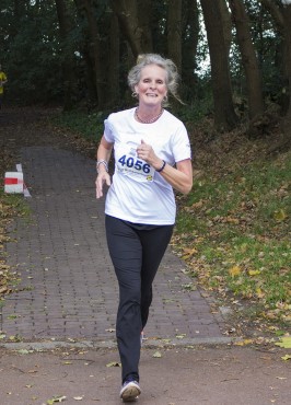 Medewerkers van Websteen aan het hardlopen tijdens de Wolfskamerloop.