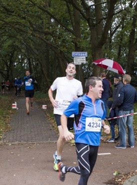 Medewerkers van Websteen aan het hardlopen tijdens de Wolfskamerloop.