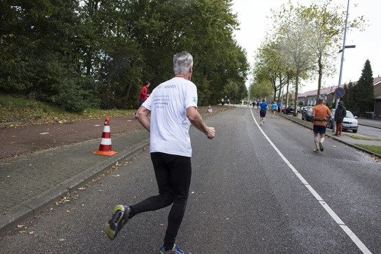 Medewerkers van Websteen aan het hardlopen tijdens de Wolfskamerloop.