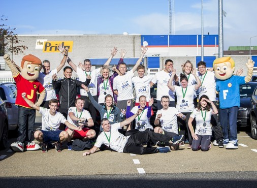 Medewerkers van Websteen aan het hardlopen tijdens de Wolfskamerloop.