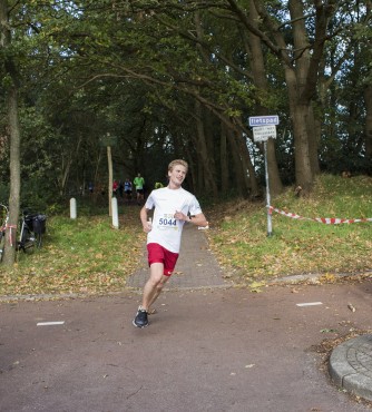 Medewerkers van Websteen aan het hardlopen tijdens de Wolfskamerloop.