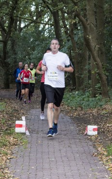 Medewerkers van Websteen aan het hardlopen tijdens de Wolfskamerloop.