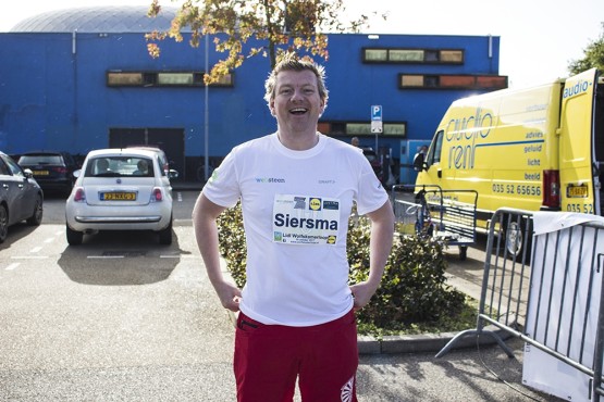 Medewerkers van Websteen aan het hardlopen tijdens de Wolfskamerloop.