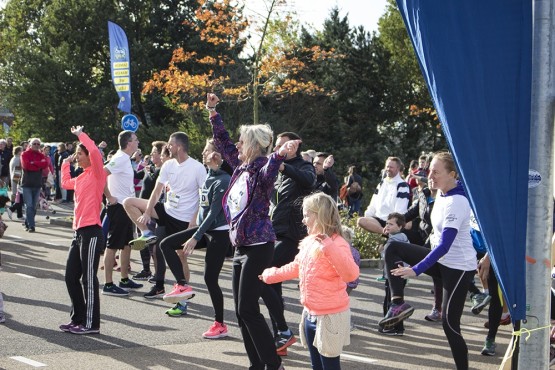 Medewerkers van Websteen aan het hardlopen tijdens de Wolfskamerloop.