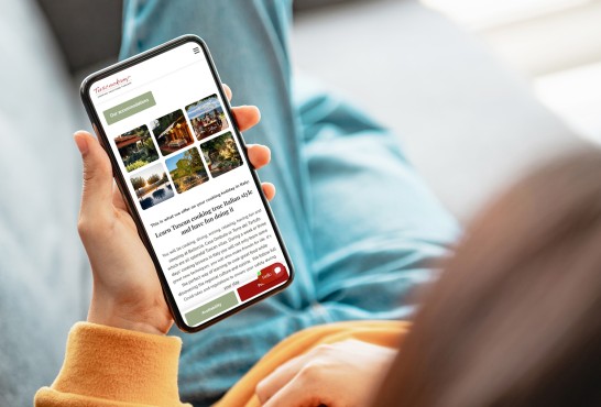 Website van tuscookany.com op een mobile telefoon.