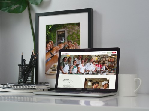 Website van tuscookany.com op een laptop.