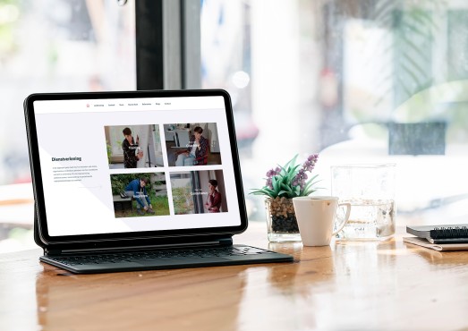 Website van durfteverbinden.nl op een laptop.