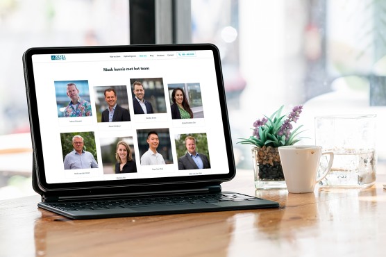 Website van geveladvies.nl op een laptop.