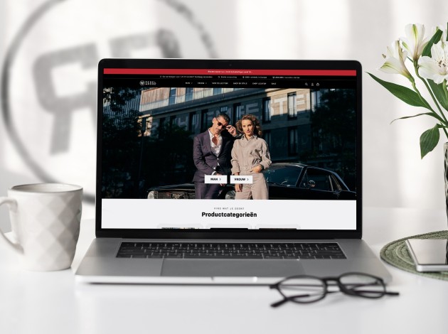 Laptop met de website van Rebel & Rose in beeld