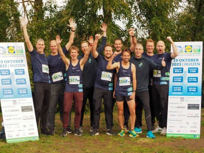 Foto van lopers team Websteen tijdens de 10e Wolfskamerloop