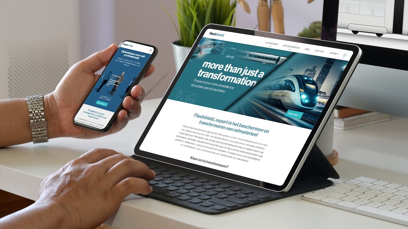 iPhone en Macbook met de website van Fleetshield in beeld