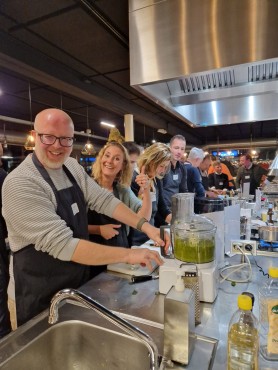 Websteen met diverse partners aan het koken en netwerken.
