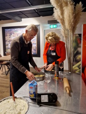 Websteen met diverse partners aan het koken en netwerken.