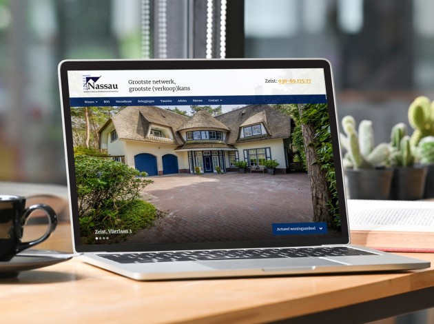 Macbook met de website van Realworks in beeld