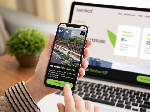 Iphone en macbook met de website Bamboo HQ in beeld