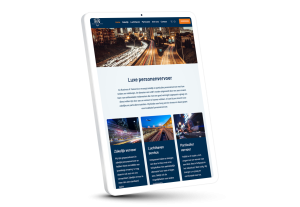 Laptop en telefoon met daarop de website van AA Business & Taxiservice