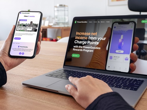 Macbook en Iphone met de website PowerGoodies