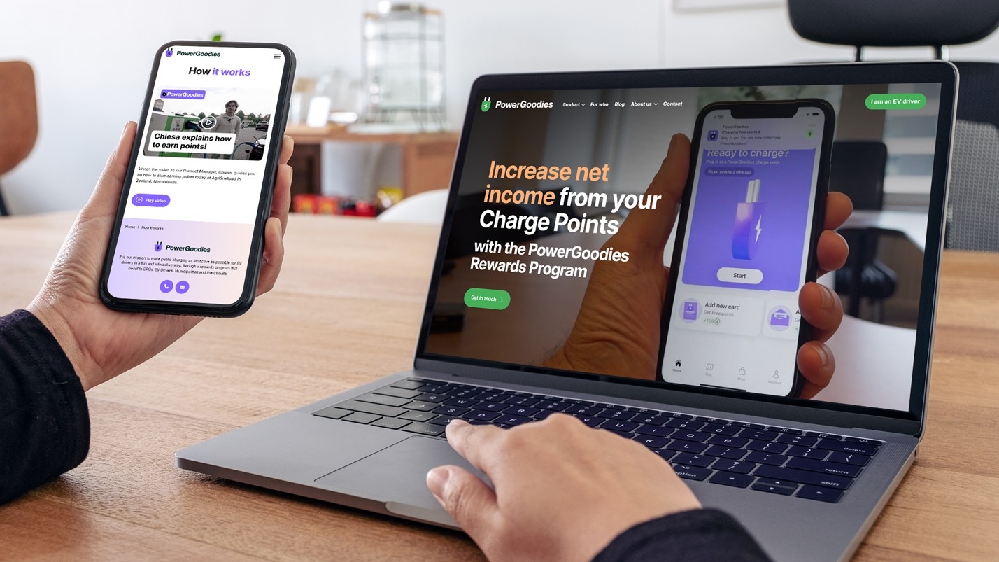 Macbook en Iphone met de website PowerGoodies
