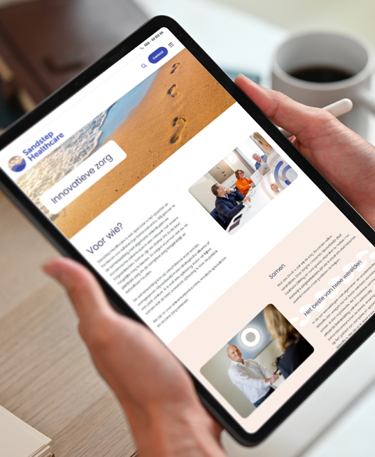 Voorbeeld hoe de website eruit ziet op mobiel en laptop