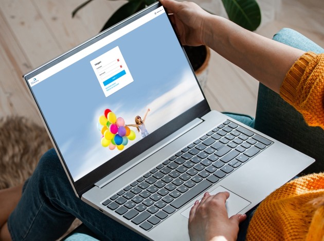 Macbook met de webapplicatie van Stichting astma bestrijding in beeld