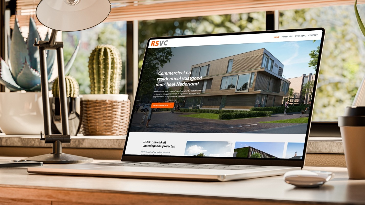 Macbook met de website van RSVC in beeld