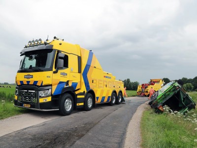 Bergnet roadside assistance vehicle at an accident scene during rescue operations