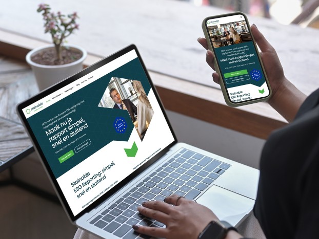 Macbook met de website van Stainable in beeld