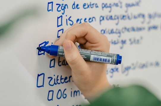 Aantekeningen op een whiteboard gemaakt door een collega van Websteen
