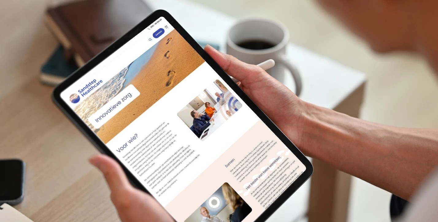 De website van Sandstep Healthcare getoond op een iPad