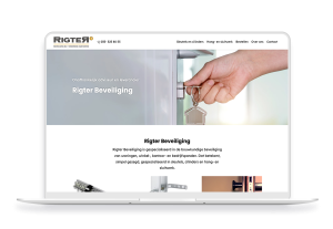 Laptop en telefoon met daarop de website van Rigter Beveiliging B.V.