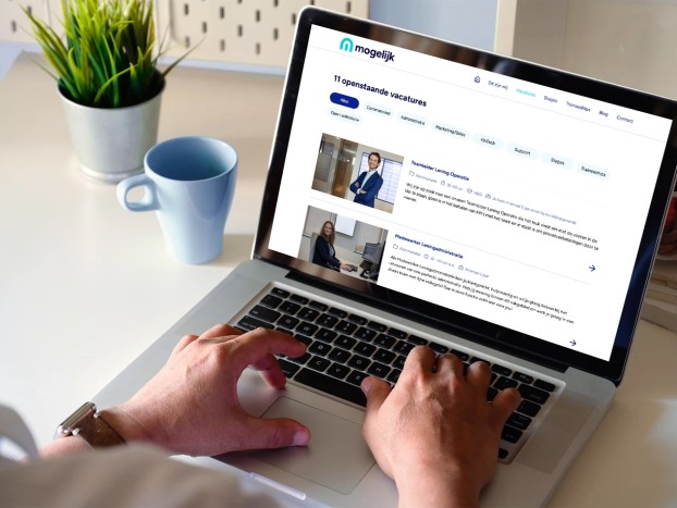 Laptop met de website van werken bij Mogelijk  in beeld