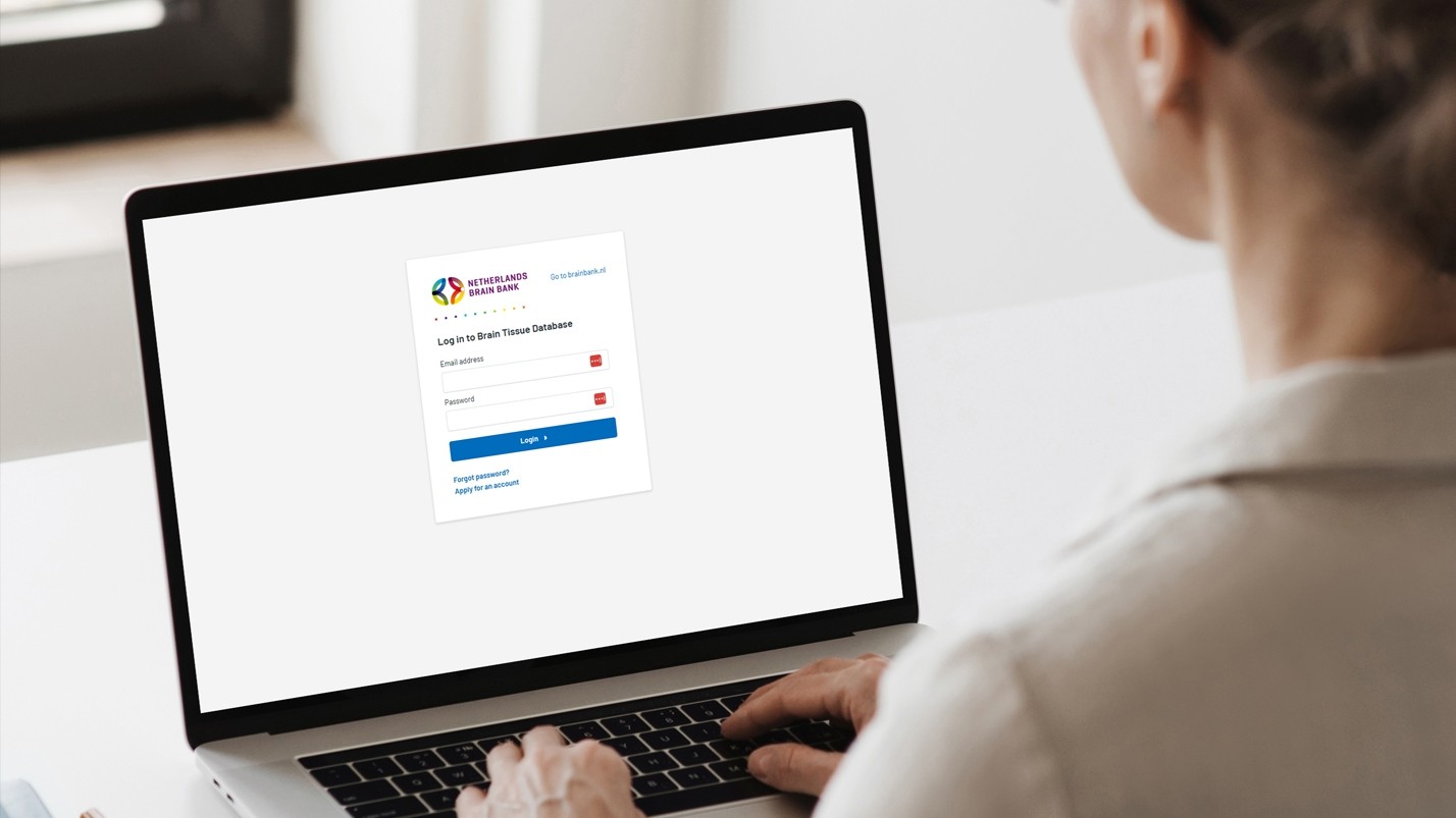 Een laptop met daarop de webapplicatie voor de Nederlandse Hersenbank