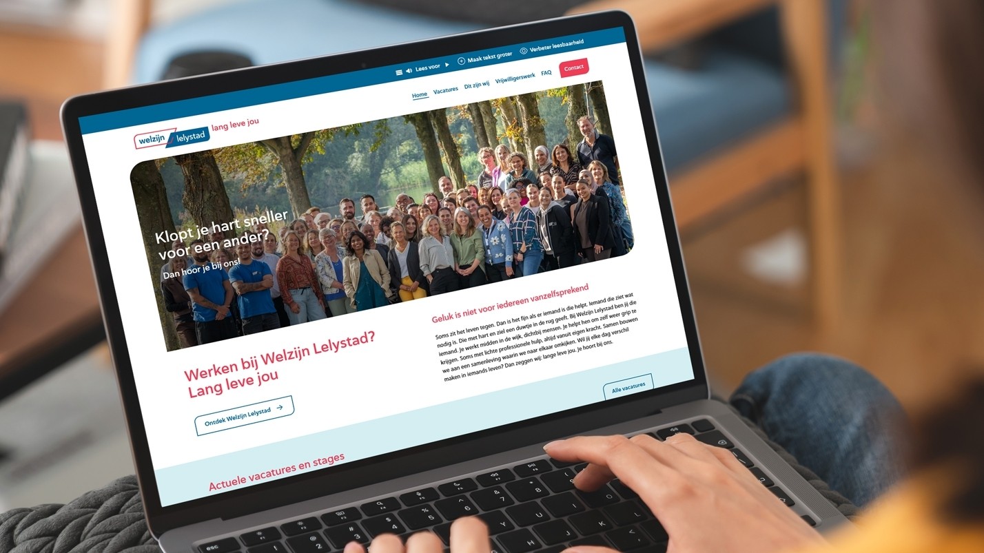 Laptop met daarop de website van Welzijn Lelystad getoond