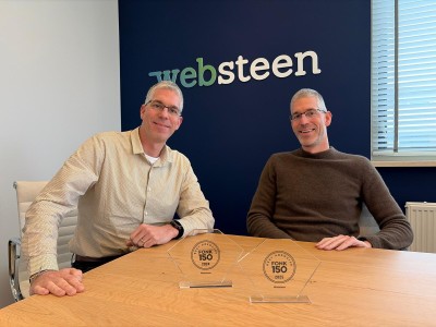 Roy en Dennis met de FONK150 award op de voorgrond