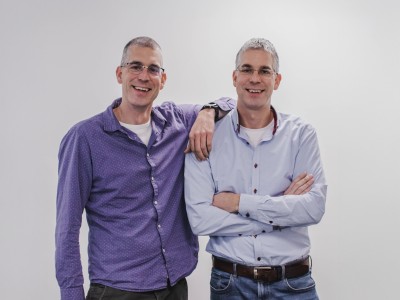 Portretfoto van Roy en Dennis, de eigenaren van Websteen