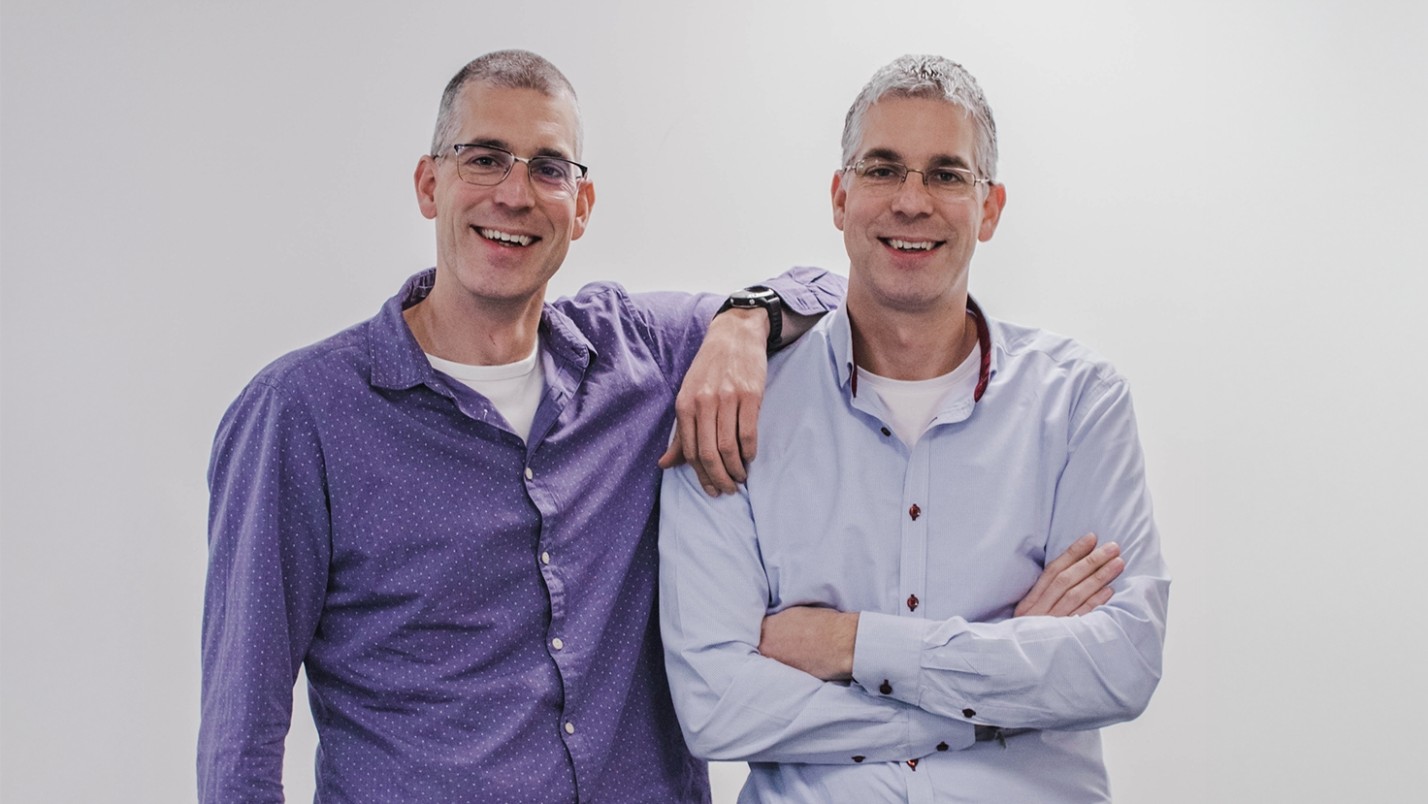 Portretfoto van Roy en Dennis, de eigenaren van Websteen