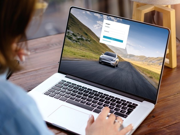 A laptop with the web application for PrismaFleet